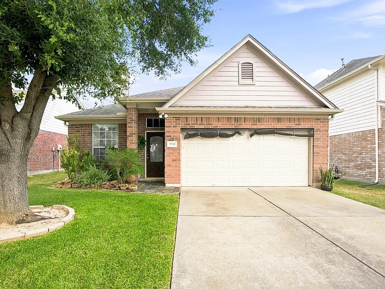 2910 Greenvalley Trail Dr — Photo 1