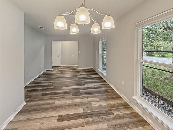 5th image of 310 Foxcroft Dr