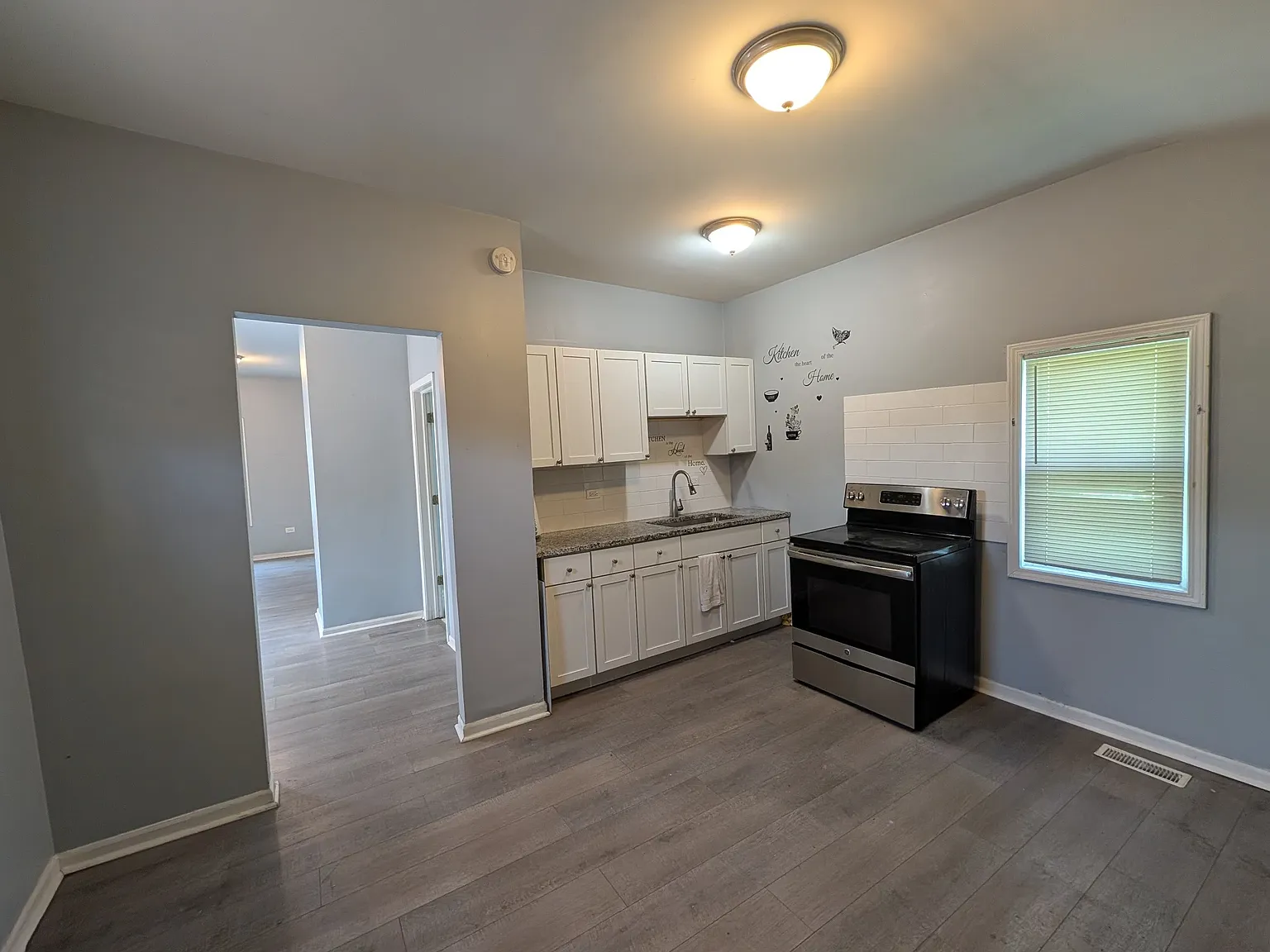 2 bed, 1000 sqft, $1,300 — Photo 2