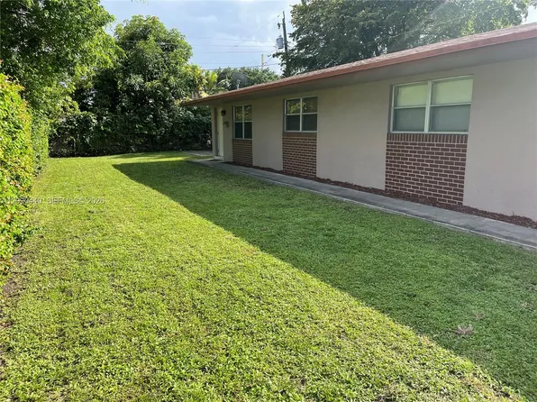 217 SW 10th St, Hallandale, FL 33009