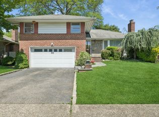 16 Carling Dr, New Hyde Park, NY 11040