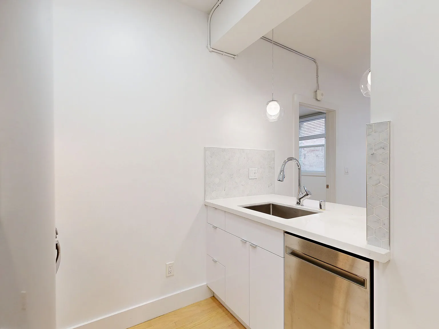 Stylishly Remodeled 1BR in the Heart of Nob Hill — Photo 3