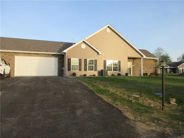 150 Clearwater Dr, Ellwood City, PA 16117