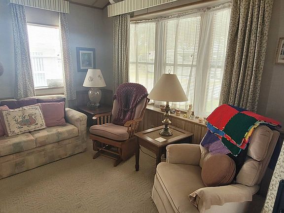 4th image of 3967 Honolulu Dr