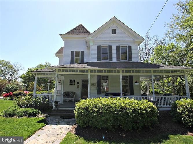 1st image of 301 S West St