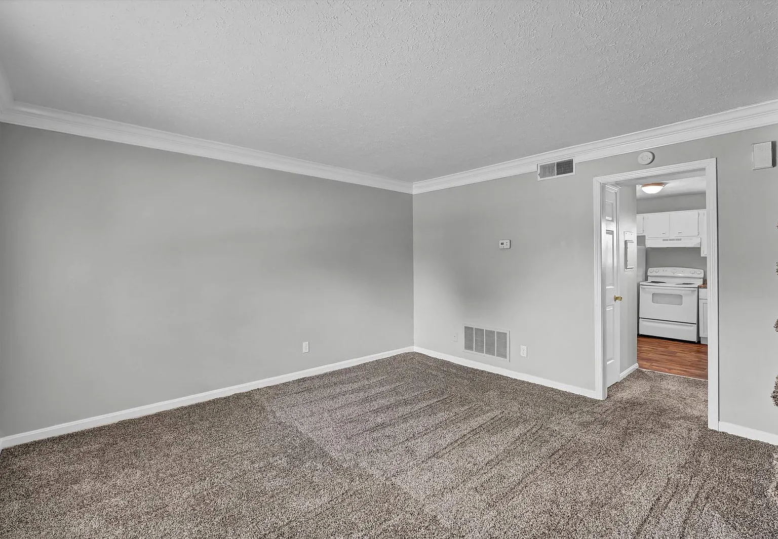 2 bed, 1.5 bath, 900 sqft, $1,125 — Photo 2