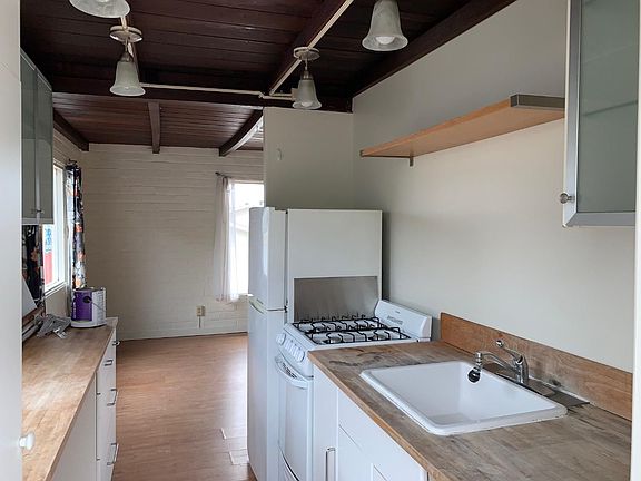 2nd image of 328 Hillcrest Dr