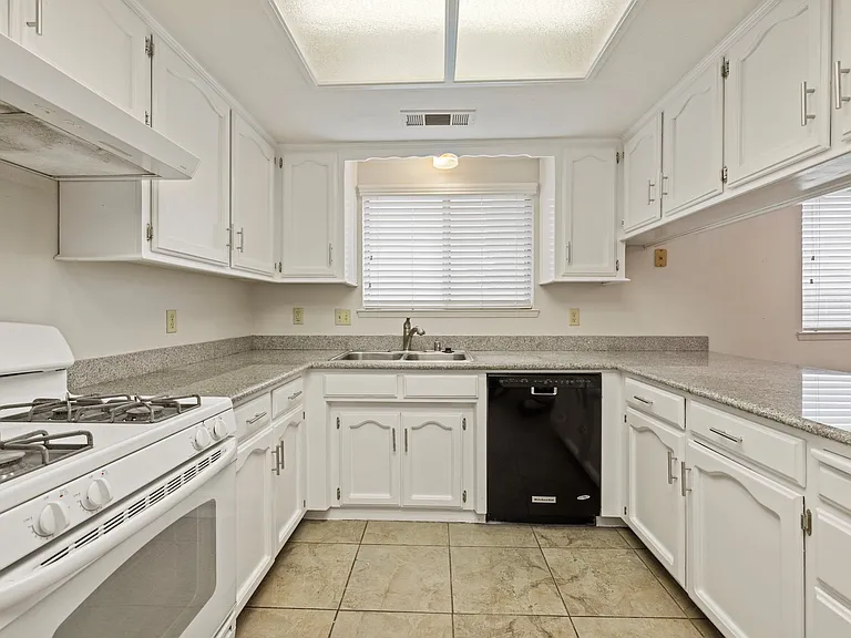 1812 W Wren Dr — Photo 12