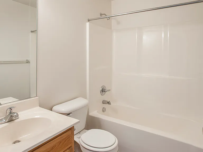 Columbia Apartments — Photo 11