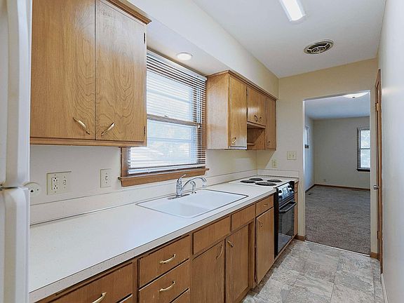 5th image of 377 S 44th St