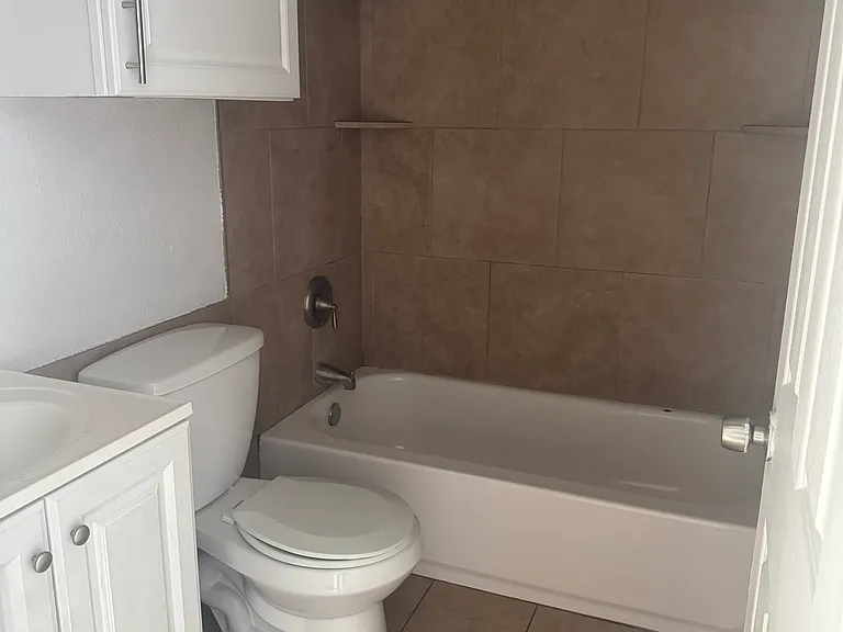 408 Lee St #D — Photo 5