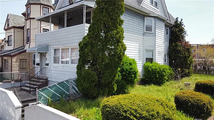 Sold by Remax Real Estate Professionals | media 13