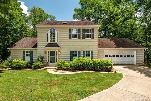 1st image of 10 White Oak Ln