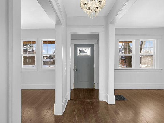 4th image of 909 Marshall Ave