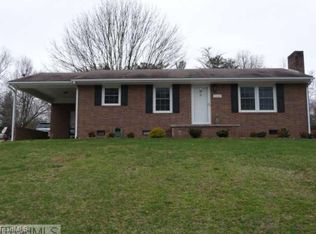 3407 Pine Valley Dr, High Pt, NC 27265