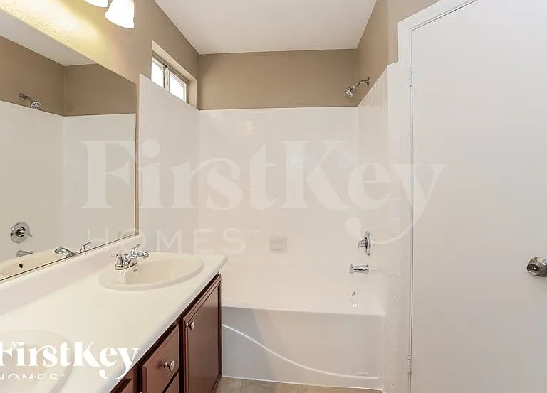 1118 Sport Of Kings Ave — Photo 8