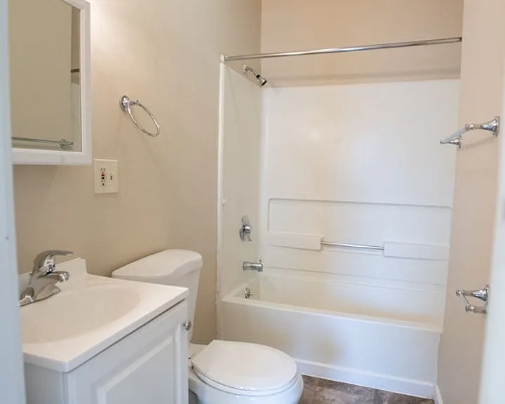$1075 1 BA, 1 BA With Back Porch - Riverwest - 829 E Clarke — Photo 20