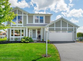 585 Woodcrest Ct, Carol Stream, IL 60188