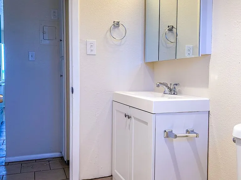 Apartment Homes in a Beautiful Community — Photo 23