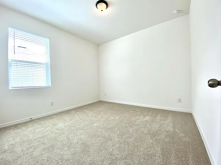 924 Avenal Ln — Photo 17