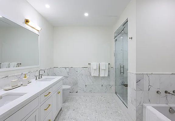 4th image of 146 W 22nd St APT 6