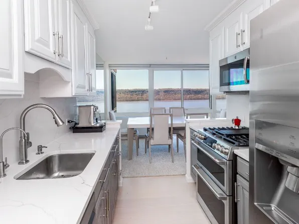 2521 Palisade Avenue image 5 of 17