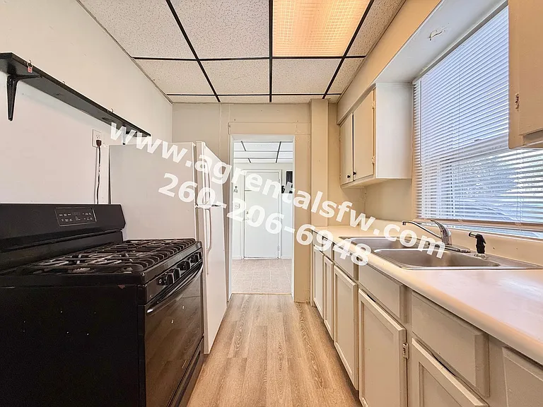 2828 Raymond St — Photo 5