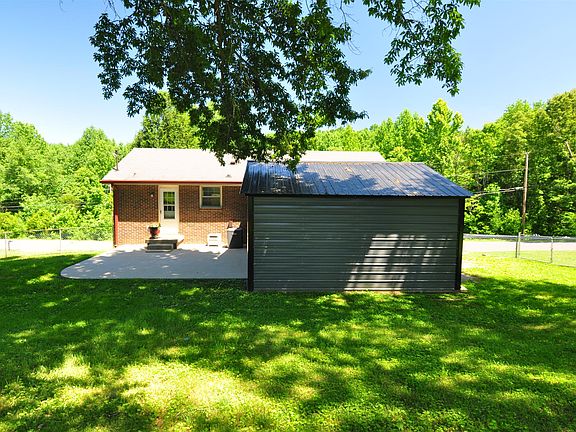 5th image of 641 Chesterfield Cir