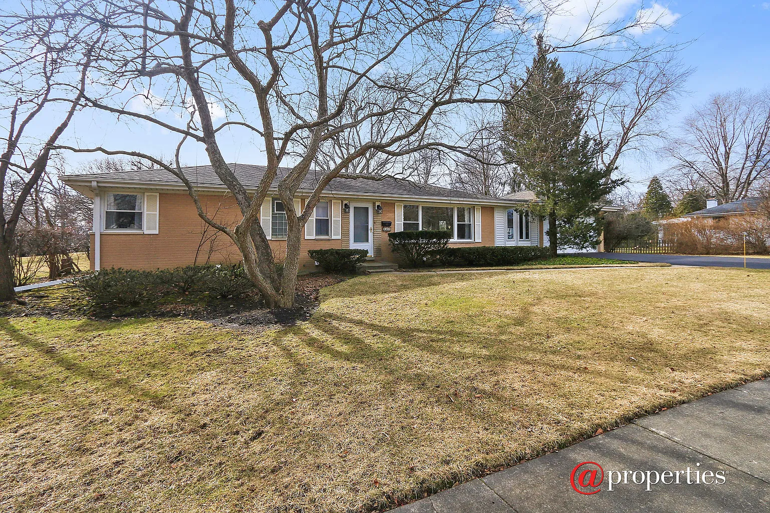 227 W Washington Ave photo 1