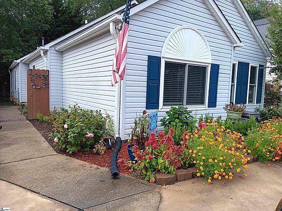 3rd image of 20 Lantern Ln