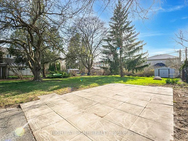 154 Martin Grove Rd — Photo 33