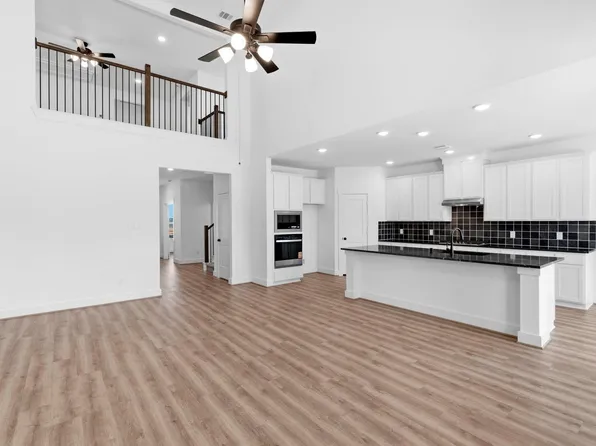 361 Covey Ln, Sealy, TX 77474