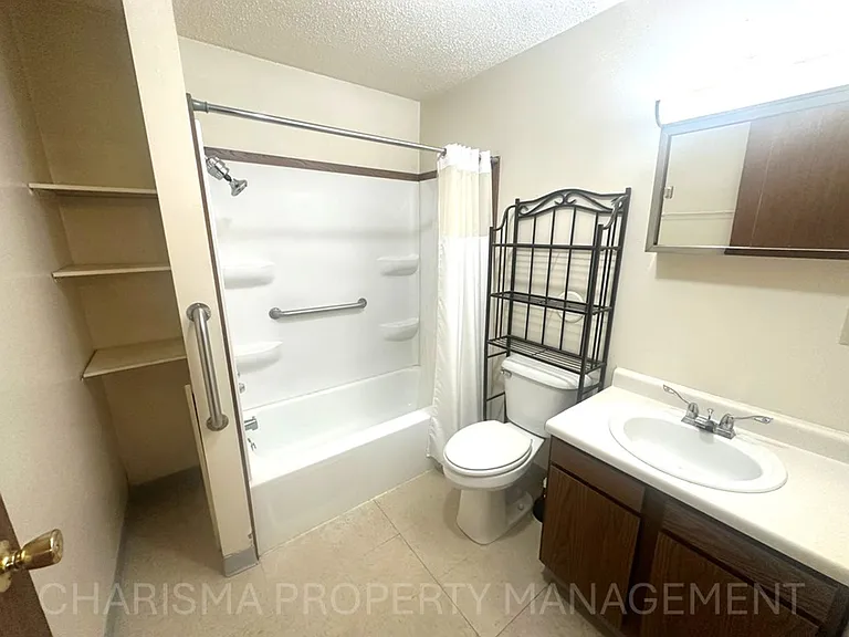 Garretson Apartments III A — Photo 32