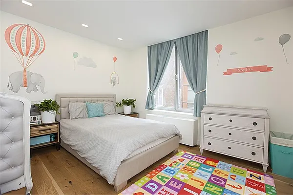 Sold by R New York | media 13