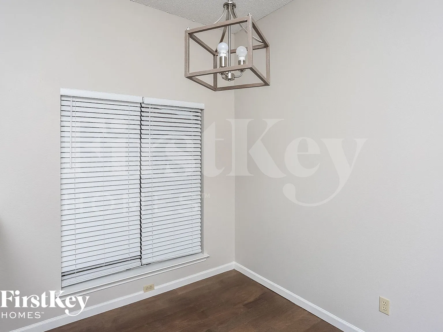 3 bed, 2.0 bath, 1769 sqft, $2,295 — Photo 3