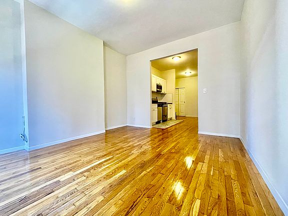 5th image of 423 W 45th St APT 5FW