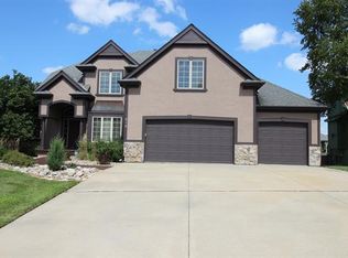 518 NE Bitter Creek Rd, Lees Summit, MO 64086