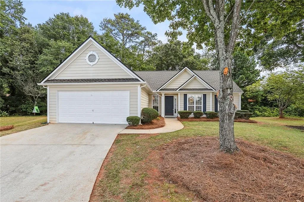 3 bed, 2.0 bath, 1530 sqft, $5,800 — Photo 2