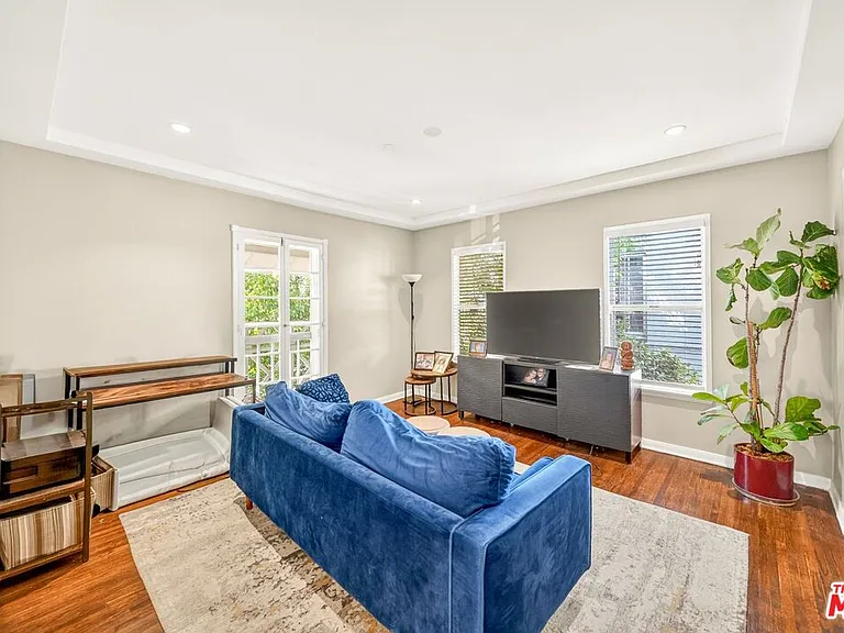 9928 Robbins Dr — Photo 13