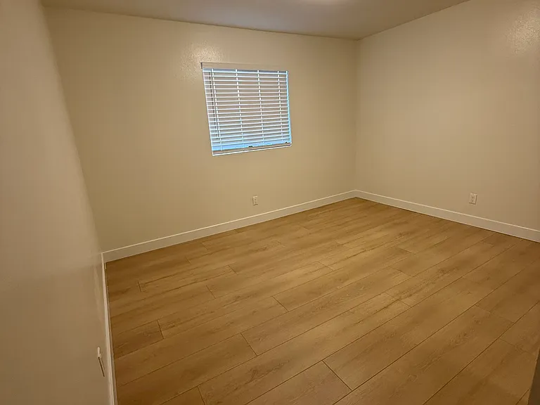 458 W Elk Ave #4 — Photo 6