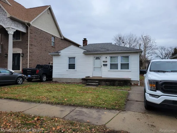 5688 Colonial St, Dearborn Heights, MI 48127