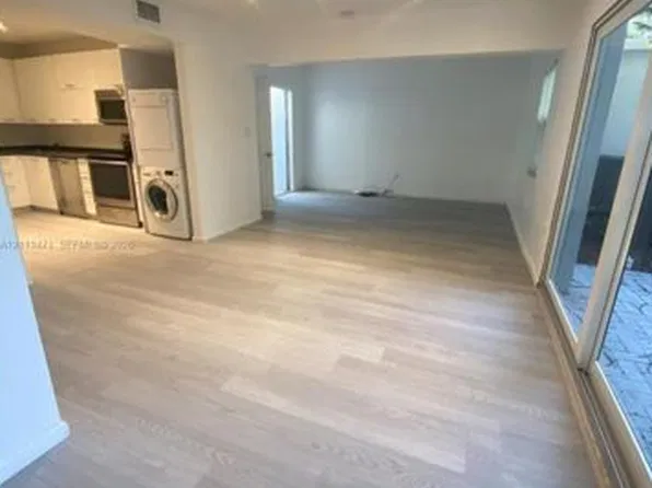 1131 NE 17th Way, Fort Lauderdale, FL 33304