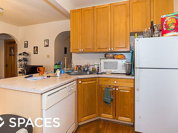 3rd image of 3211 W Belle Plaine Ave APT 1B
