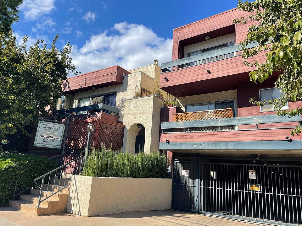 1st image of 12701 Moorpark St APT 207