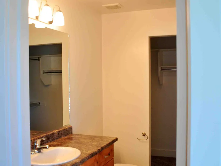 848 N 440 W — Photo 4