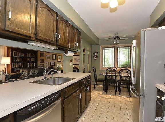 5th image of 38 Woodbine St