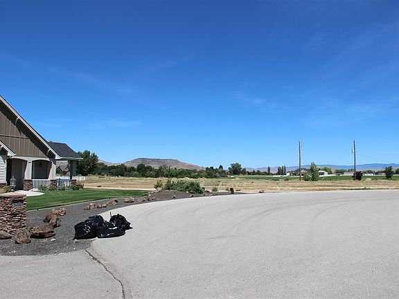 3rd image of 1470 Wren Ln
