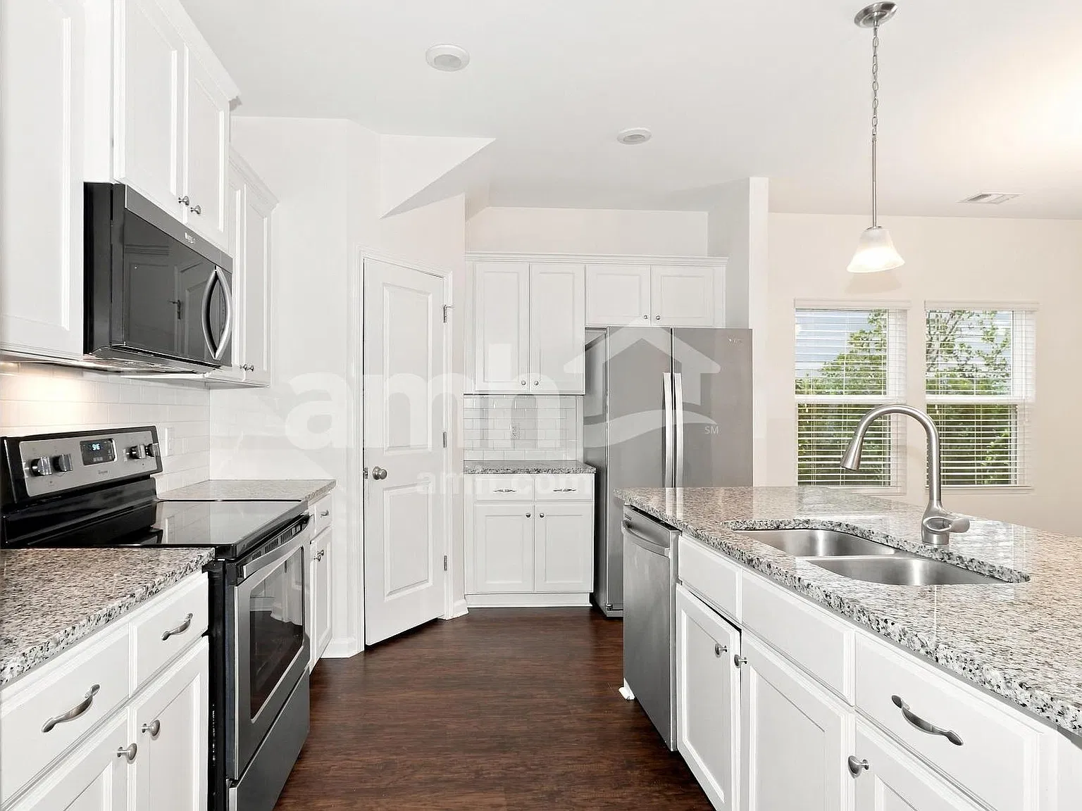 4 bed, 2.5 bath, 2138 sqft, $2,295 — Photo 3