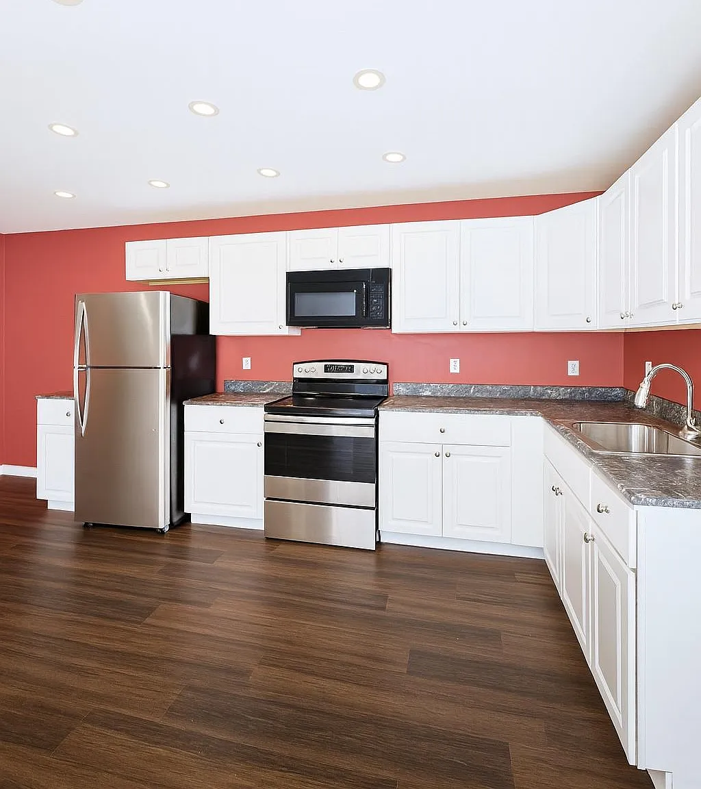 1 bed, 1.0 bath, 650 sqft, $1,350 — Photo 2