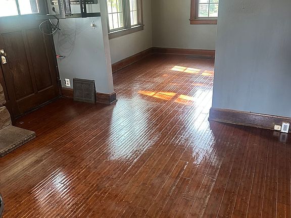 2nd image of 1657 Tonawanda Ave
